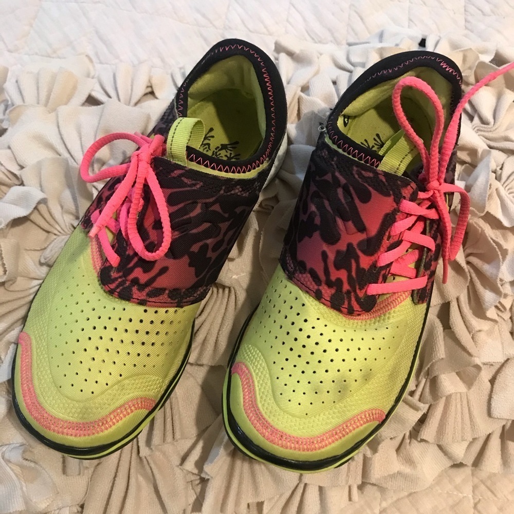 👟 RARE Under Armour Cheetah Sneakers